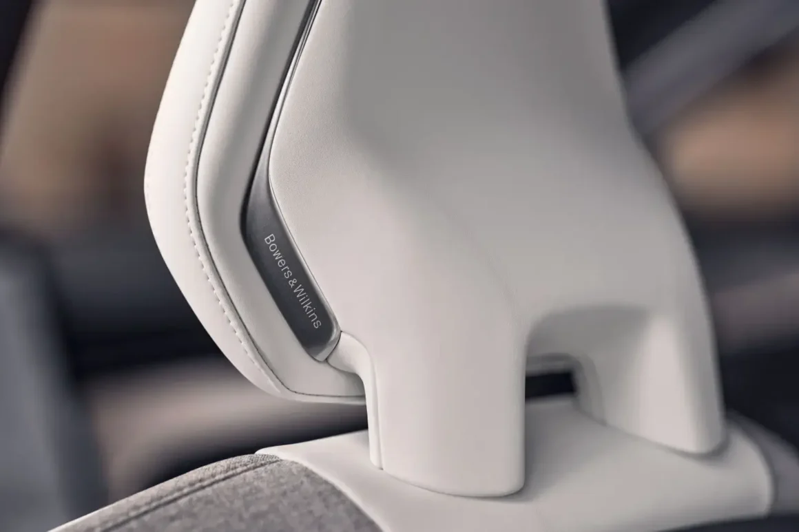 Essai Volvo EX 90 T8-appui-tete