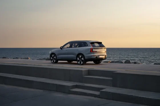 Essai Volvo EX 90 T8-arrière-mer