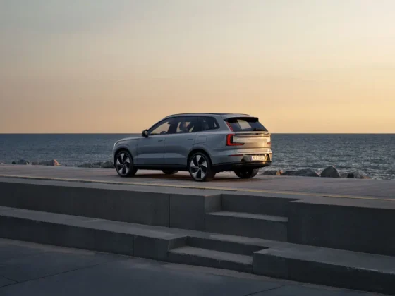 Essai Volvo EX 90 T8-arrière-mer