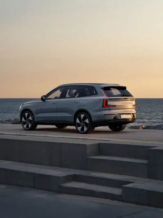 Essai Volvo EX 90 T8-arrière-mer