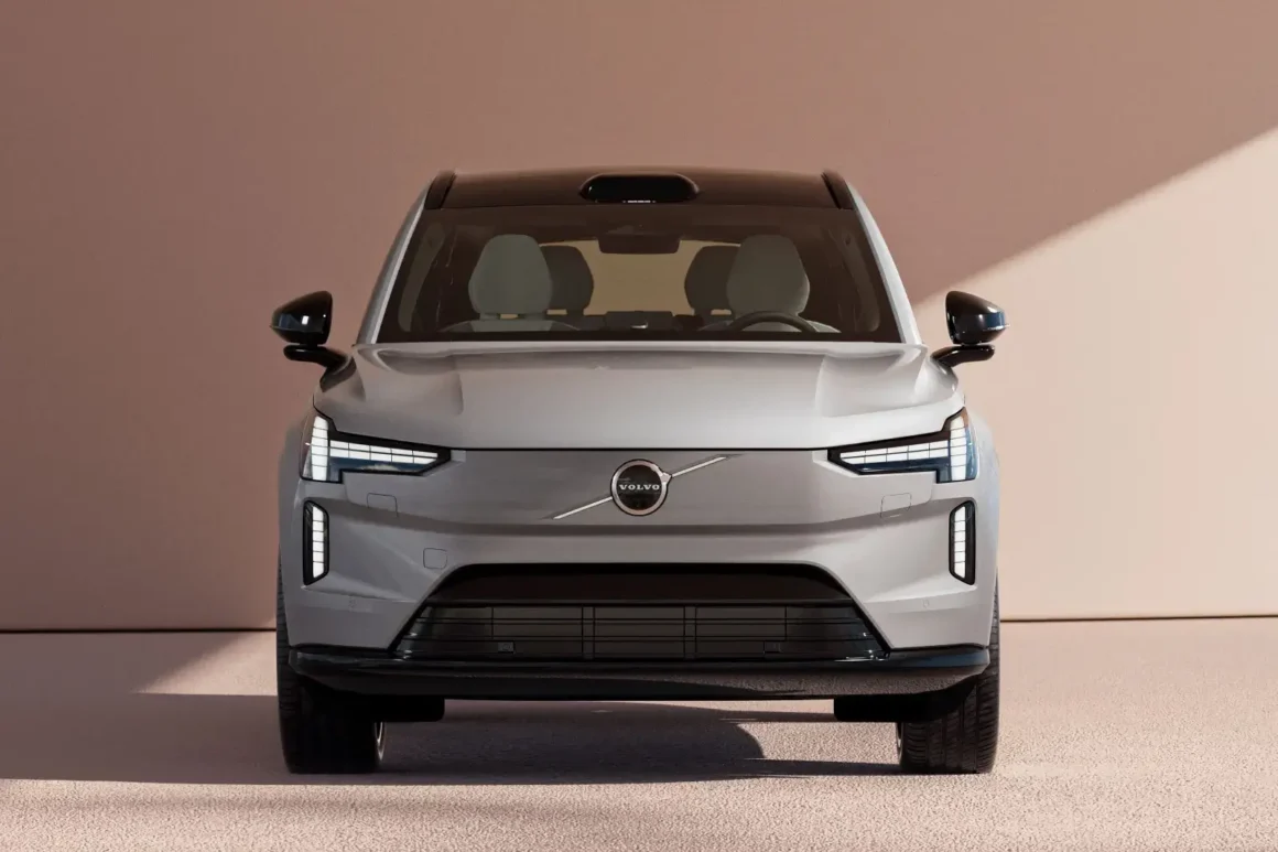 Essai Volvo EX 90 T8